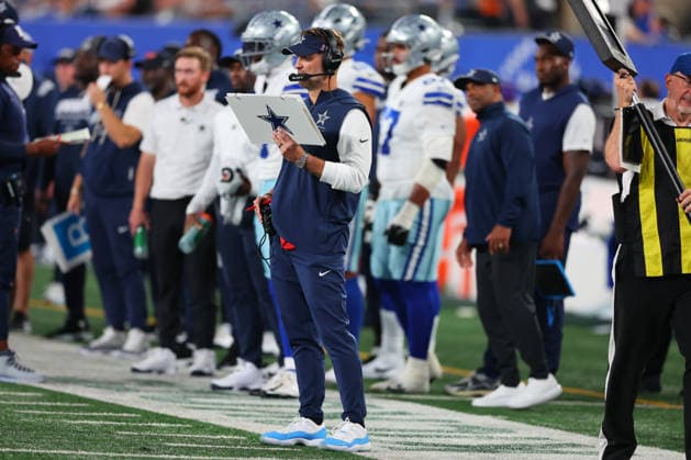 EAST RUTHERFORD, NJ - SEPTEMBER 13: Brian Schottenheimer head coach of the Dallas Cowboys during the third quarter of the game against the New York Giants on September 13, 2026 at MetLife Stadium in East Rutherford, New Jersey. (Photo by Rich Graessle Icon Sportswire) NFL, American Football Herren, USA SEP 13 Cowboys at Giants EDITORIAL USE ONLY Icon26091331730