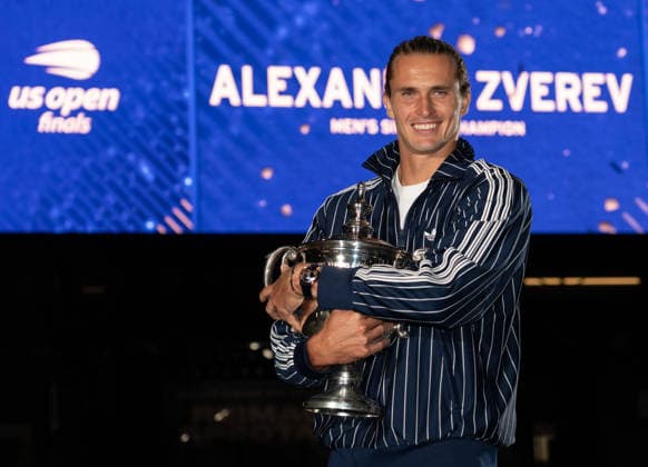2026 US Open - Day 15 NEW YORK, NEW YORK - SEPTEMBER 13: Alexander Zverev of Germany poses with the trophy in front of the Arthur Ashe Stadium after winning the men™s singles final against Ben Shelton of the United States (not pictured) during the 2026 US Open - Day 15 at USTA Billie Jean King National Tennis Center on September 13, 2026 in New York, New York. New York USTA Billie Jean King National Tennis Center New York United States Copyright: xSusanxMullane ISIxPhotosx 9760