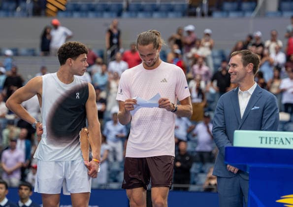 2026 US Open - Day 15 NEW YORK, NEW YORK - SEPTEMBER 13: Alexander Zverev of Germany receives a check at the trophy presentation after winning the men’s singles final against Ben Shelton of the United States during the 2026 US Open - Day 15 at USTA Billie Jean King National Tennis Center on September 13, 2026 in New York, New York. New York USTA Billie Jean King National Tennis Center New York United States Copyright: xSusanxMullane ISIxPhotosx 9760