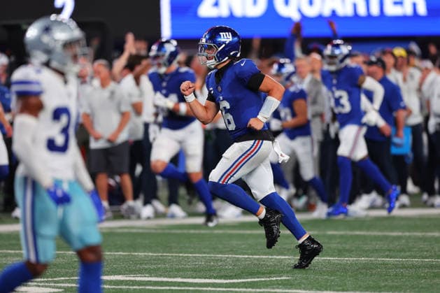 EAST RUTHERFORD, NJ - SEPTEMBER 13: Jaxson Dart 6 of the New York Giants celebrates after throwing a touchdown pass during the second quarter of the game against the Dallas Cowboys on September 13, 2026 at MetLife Stadium in East Rutherford, New Jersey. (Photo by Rich Graessle Icon Sportswire) NFL, American Football Herren, USA SEP 13 Cowboys at Giants EDITORIAL USE ONLY Icon26091331751