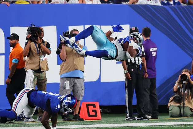 EAST RUTHERFORD, NJ - SEPTEMBER 13: Javonte Williams 33 of the Dallas Cowboys is upended by Deonte Banks 2 of the New York Giants during the game on September 13, 2026 at MetLife Stadium in East Rutherford, New Jersey. (Photo by Rich Graessle Icon Sportswire) NFL, American Football Herren, USA SEP 13 Cowboys at Giants EDITORIAL USE ONLY Icon26091331755