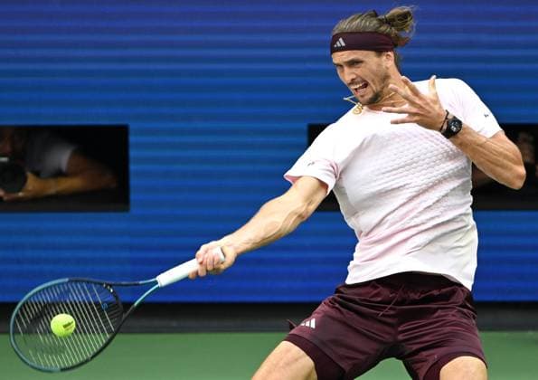 (260914) -- NEW YORK, Sept. 14, 2026 -- Alexander Zverev hits a return during the men s singles final match between Alexander Zverev of Germany and Ben Shelton of the United States at the 2026 US Open tennis championships in New York, the United States, Sept. 13, 2026. ) (SP)U.S.-NEW YORK-TENNIS-US OPEN-MEN S FINAL LixRui 