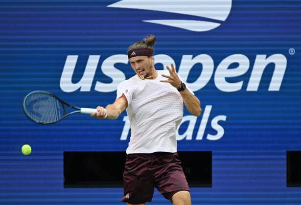 (260914) -- NEW YORK, Sept. 14, 2026 -- Alexander Zverev hits a return during the men s singles final match between Alexander Zverev of Germany and Ben Shelton of the United States at the 2026 US Open tennis championships in New York, the United States, Sept. 13, 2026. ) (SP)U.S.-NEW YORK-TENNIS-US OPEN-MEN S FINAL LixRui 