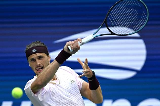 (260914) -- NEW YORK, Sept. 14, 2026 -- Alexander Zverev hits a return during the men s singles final match between Alexander Zverev of Germany and Ben Shelton of the United States at the 2026 US Open tennis championships in New York, the United States, Sept. 13, 2026. ) (SP)U.S.-NEW YORK-TENNIS-US OPEN-MEN S FINAL LixRui 