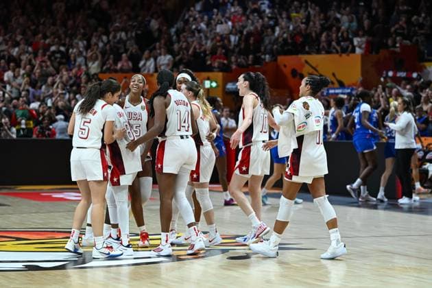 (260914) -- BERLIN, Sept. 14, 2026 -- Players of the United States celebrate victory after the final match between the United States and France at the FIBA Women s Basketball World Cup 2026 in Berlin, Germany, Sept. 13, 2026. ) (SP)GERMANY-BERLIN-BASKETBALL-WOMEN S WORLD CUP-FINAL-USA VS FRA ZhangxHaofu 