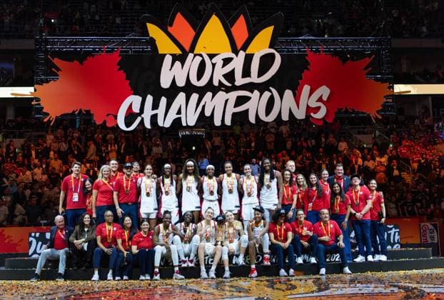 (260914) -- BERLIN, Sept. 14, 2026 -- Gold medalists of the United States pose for photos at the awarding ceremony after the final match between the United States and France at the FIBA Women s Basketball World Cup 2026 in Berlin, Germany, Sept. 13, 2026. ) (SP)GERMANY-BERLIN-BASKETBALL-WOMEN S WORLD CUP-FINAL-USA VS FRA ZhangxHaofu 