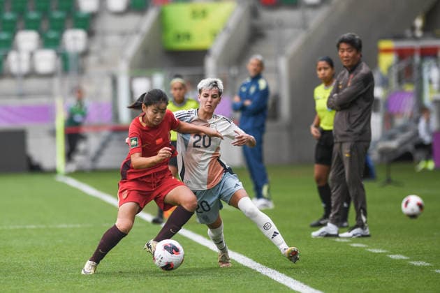 (260914) -- SOSNOWIEC, Sept. 14, 2026 -- Wang Dantong (L) of China vies with Paula Comendador of Spain during the Group F match between China and Spain at the FIFA U20 Women s World Cup Poland 2026 in Sosnowiec, Poland, Sept. 13, 2026. ) (SP)POLAND-SOSNOWIEC-FOOTBALL-FIFA U20 WOMEN S WORLD CUP-CHINA VS SPAIN PengxZiyang 