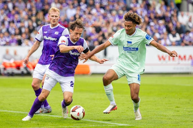 L R Jannik Mueller (VfL Osnabrück), 24, in a tackle with Oluwaseun Adewumi (Hertha BSC), 19, GER, VfL Osnabrück vs. Hertha BSC, Soccer, 2. Bundesliga, Matchday 5, 2026–2027 season, September 13, 2026 DFL regulations prohibit any use of photographs as image sequences and or quasi-video GER, VfL Osnabrück vs. Hertha BSC, soccer, 2. Bundesliga, Matchday 5, 2026–2027 season, September 13, 2026, Osnabrück Copyright: xEibner-Pressefoto JanxRollingerx EP_JSK