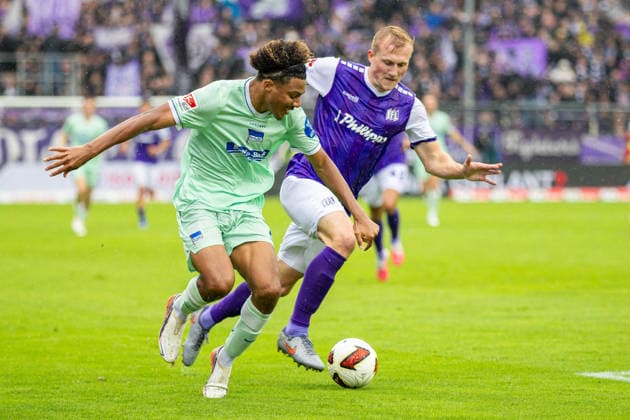 L R Oluwaseun Adewumi (Hertha BSC), 19, in a tackle with Niklas Wiemann (VfL Osnabrück), 25, GER, VfL Osnabrück vs. Hertha BSC, Soccer, 2. Bundesliga, Matchday 5, 2026–2027 season, September 13, 2026 DFL regulations prohibit any use of photographs as image sequences and or quasi-video GER, VfL Osnabrück vs. Hertha BSC, soccer, 2. Bundesliga, Matchday 5, 2026–2027 season, September 13, 2026, Osnabrück Copyright: xEibner-Pressefoto JanxRollingerx EP_JSK