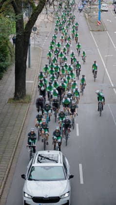 Peace and Ride 2026 The European Peace Ride stands for sports, history, and European friendship—a shared ride for peace, not a race. September 13, 2026, Chemnitz, Reichsstraße, around 4:15 p.m., the final 2 km of this year’s ride. The route begins in Zittau in 2026, passes through Liberec and Dresden, and ends in Chemnitz. Over a distance of approximately 500 kilometers, the 200 participants will travel through Germany, Poland, and the Czech Republic. Along the way, they’ll climb 6,000 meters at an average speed of 28 km h. In addition to challenging climbs, the route also offers varied landscapes and historic sites. Chemnitz, Saxony, Germany