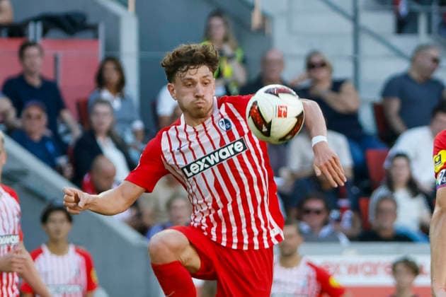 Philipp Treu, SC Freiburg, 29 on the ball, Germany, soccer, Bundesliga 1, Matchday 3, 2026–2027, SC Freiburg vs. Borussia Mönchengladbach, September 12, 2026, Freiburg im Breisgau, Europa-Park Stadium, Germany Copyright: xGrantxHubbsx