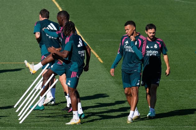 September 14, 2026, Valdebebas, Madrid, Spain: Kylian Mbappe and Bernardo Silva during the training day of Real Madrid ahead the Spanish League, LaLiga EA Sports, football match against Elche CF at Ciudad Deportiva Real Madrid on September 14, 2026, in Valdebebas, Madrid, Spain. Real Madrid Training And press conference, PK, Pressekonferenz - Laliga Ea Sports  - ZUMAa181 20260914_zaa_a181_048 Copyright: xDennisxAgyemanx