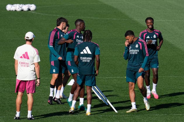 September 14, 2026, Valdebebas, Madrid, Spain: Kylian Mbappe and Eduardo Camavinga during the training day of Real Madrid ahead the Spanish League, LaLiga EA Sports, football match against Elche CF at Ciudad Deportiva Real Madrid on September 14, 2026, in Valdebebas, Madrid, Spain. Real Madrid Training And press conference, PK, Pressekonferenz - Laliga Ea Sports  - ZUMAa181 20260914_zaa_a181_054 Copyright: xDennisxAgyemanx
