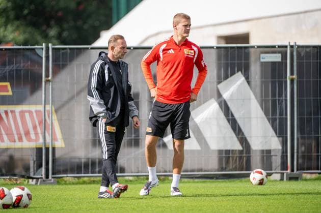 Soccer, Men s, 2026–2027 Season, Bundesliga 1, 1. FC Union Berlin, Training on Training Field II, from left: Coach Mauro Lustrinelli (1. FC Union Berlin), Tom Rothe (1. FC Union Berlin), September 14, 2026, Copyright: xMatthiasxKochx