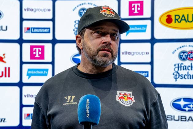 Oliver David, Head Coach of EHC Red Bull Munich, during an interview in front of the sponsor wall GER, EHC Red Bull Munich, ice hockey, DEL, Open Locker Room, September 14, 2026. Photo: HMB Media, Heike Feiner Copyright: HMBxMedia HeikexFeiner