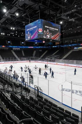 SAP Garden: A panoramic view of the ice surface in the Bowl during training by GER, EHC Red Bull Munich, ice hockey, training session ahead of the DEL season opener, September 14, 2026. Photo: HMB Media, Heike Feiner Copyright: HMBxMedia HeikexFeiner