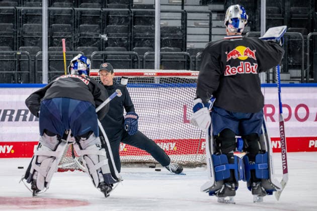 Dimitri Paetzold, Assistant Coach, EHC Red Bull Munich, working with the goalies GER, EHC Red Bull Munich, ice hockey, training session ahead of the DEL season opener, September 14, 2026. Photo: HMB Media, Heike Feiner Copyright: HMBxMedia HeikexFeiner