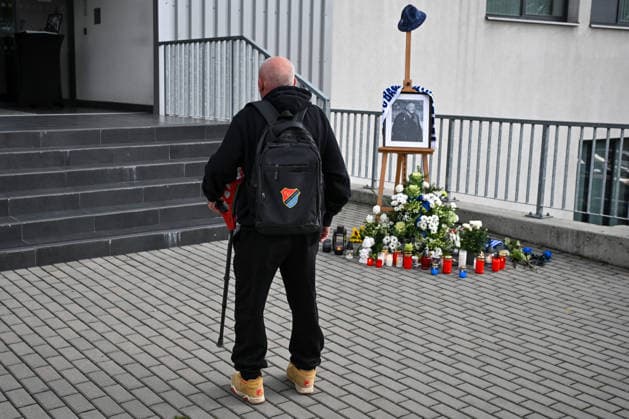 Zemrel byvaly fotbalovy brankar a sef sportovniho useku Baniku Ostrava Ludek Miklosko, 14. zari 2026, Ostrava. Na snimku je pietni misto u stadionu na Bazalech. (CTKxPhoto JaroslavxOzana) CTKPhotoP2026091405955  CTKPhotoP2026091405955