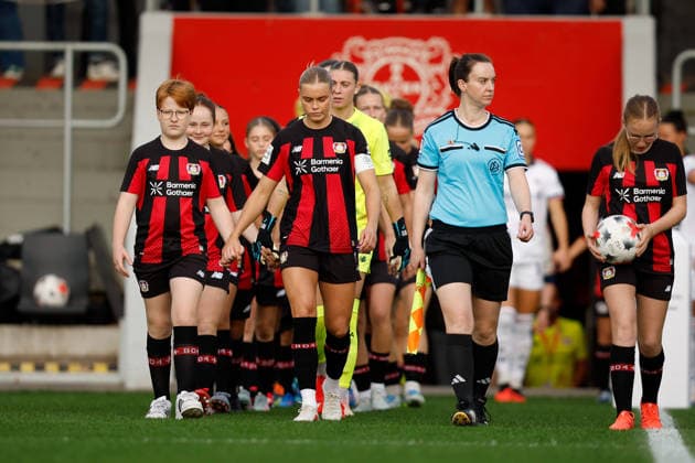 Soccer I Women s I 2026–2027 Season I Bundesliga I Matchday 4 I Bayer 04 Leverkusen vs. FC Bayern Munich I September 14, 2026 Cornelia Kramer 7, Bayer 04 Leverkusen warms up with their team at the Ulrich Haberland Stadium in Leverkusen, North Rhine-Westphalia, Germany Copyright: xLobeca CedricxSiefkerx