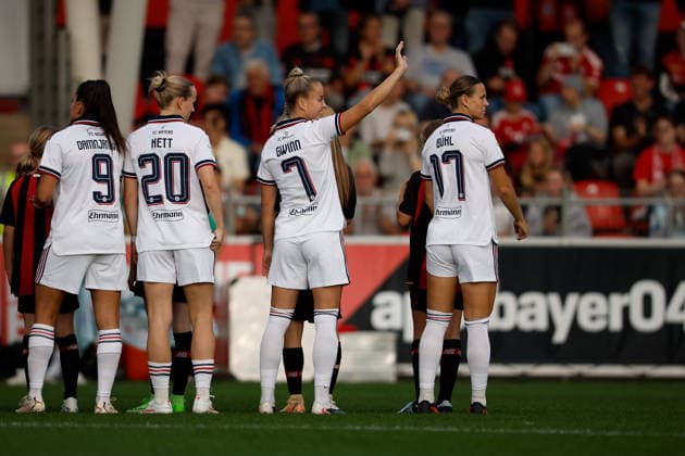 Soccer I Women s I 2026–2027 Season I Bundesliga I Matchday 4 I Bayer 04 Leverkusen vs. FC Bayern Munich I September 14, 2026 Giulia Gwinn 7, FC Bayern Munich greets the fans as the team enters the field, waving at Leverkusen’s Ulrich Haberland Stadium in North Rhine-Westphalia, Germany Copyright: xLobeca CedricxSiefkerx