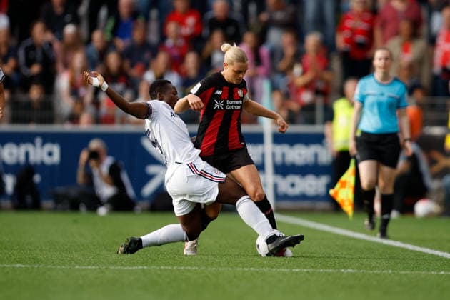 Soccer I Women s I 2026–2027 Season I Bundesliga I Matchday 4 I Bayer 04 Leverkusen vs. FC Bayern Munich I September 14, 2026 Bernadette Amani 15, FC Bayern Munich’s Cornelia Kramer (7) and Bayer 04 Leverkusen in a tackle at the Ulrich Haberland Stadium in Leverkusen, North Rhine-Westphalia, Germany Copyright: xLobeca CedricxSiefkerx