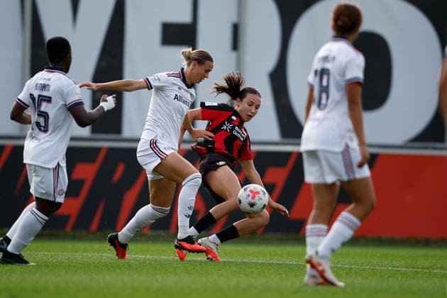Soccer I Women s I 2026–2027 Season I Bundesliga I Matchday 4 I Bayer 04 Leverkusen vs. FC Bayern Munich I September 14, 2026 Klara Bühl 17, FC Bayern Munich and Loreen Bender, 19, of Bayer 04 Leverkusen in a one-on-one battle at the Ulrich Haberland Stadium in Leverkusen, North Rhine-Westphalia, Germany Copyright: xLobeca CedricxSiefkerx