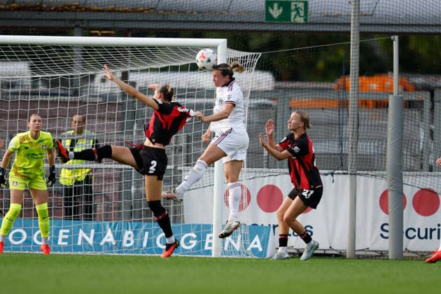 Soccer I Women s I 2026–2027 Season I Bundesliga I Matchday 4 I Bayer 04 Leverkusen vs. FC Bayern Munich I September 14, 2026 Vanessa Gilles 2, FC Bayern Munich’s Selina Ostermeier (2) and Bayer 04 Leverkusen’s Vanessa Gilles (2) battle for a header in the penalty area at Leverkusen’s Ulrich Haberland Stadium in North Rhine-Westphalia, Germany Copyright: xLobeca CedricxSiefkerx
