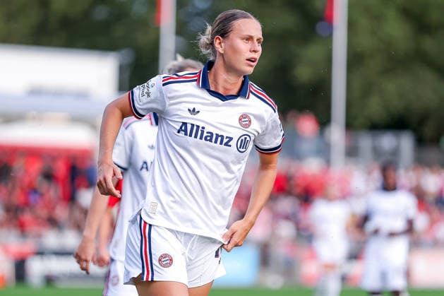 September 14, 2026, Soccer, Women’s Bundesliga 1, Bayer 04 Leverkusen vs. FC Bayern Munich, Matchday 4, Ulrich Haberland Stadium, 2026–27 season, Klara Bühl, FC Bayern Munich 17. DFB regulations prohibit any use of photographs as image sequences and or quasi-video. North Rhine-Westphalia, Germany