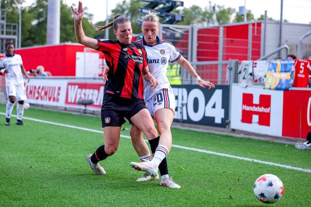 September 14, 2026, Soccer, Women s Bundesliga 1, Bayer 04 Leverkusen vs. FC Bayern Munich, Matchday 4, Ulrich Haberland Stadium, 2026–27 season: Paulina Platner of Bayer 04 Leverkusen 06 in a tackle against Franziska Kett of FC Bayern Munich. DFB regulations prohibit any use of photographs as image sequences and or quasi-video. North Rhine-Westphalia, Germany