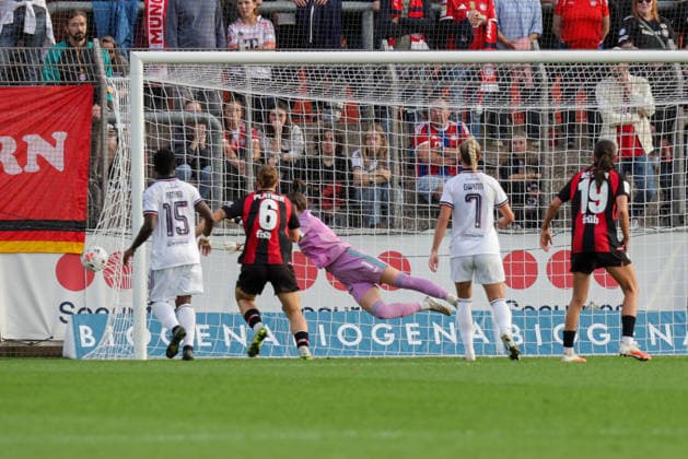 September 14, 2026, xgrfx, Soccer, Google Pixel, Women s Bundesliga, Bayer Leverkusen vs. FC Bayern Munich, Goal, Paulina Tomasiak scores the 1-0 goal for Bayer Leverkusen, Leverkusen