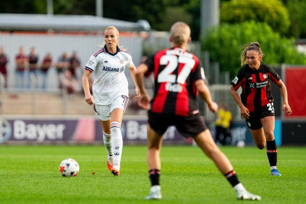 Glodis Perla Viggosdottir, FC Bayern Munich, 04 on the Ball: Bayer 04 Leverkusen vs. FC Bayern Munich, Soccer, Google Pixel Women s Bundesliga, Matchday 4, 2026–2027 Season, September 14, 2026 DFB REGULATIONS PROHIBIT ANY USE OF PHOTOGRAPHS AS IMAGE SEQUENCES AND OR QUASI-VIDEO Bayer 04 Leverkusen vs. FC Bayern Munich, Soccer, Google Pixel Women’s Bundesliga, Matchday 4, 2026–2027 Season, September 14, 2026, Leverkusen Copyright: xEibner-Pressefoto J.xDerondeaux EP_JDU