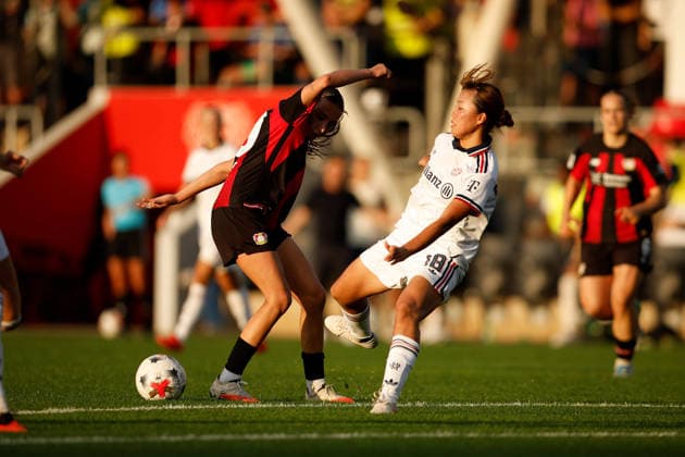 Soccer I Women s I 2026–2027 Season I Bundesliga I Matchday 4 I Bayer 04 Leverkusen vs. FC Bayern Munich I September 14, 2026 Loreen Bender, 19, Bayer 04 Leverkusen, and Momoko Tanikawa, 18, FC Bayern Munich, battle for the ball at Leverkusen’s Ulrich Haberland Stadium in North Rhine-Westphalia, Germany Copyright: xLobeca CedricxSiefkerx