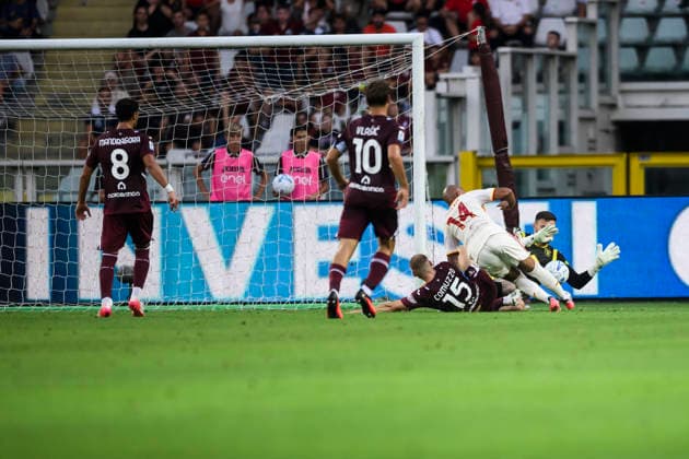 Torino FC v AS Roma - Serie A Donyell Malen of AS Roma scores a goal during the Serie A football match between Torino FC and AS Roma. Turin Italy Copyright: xNicolòxCampox