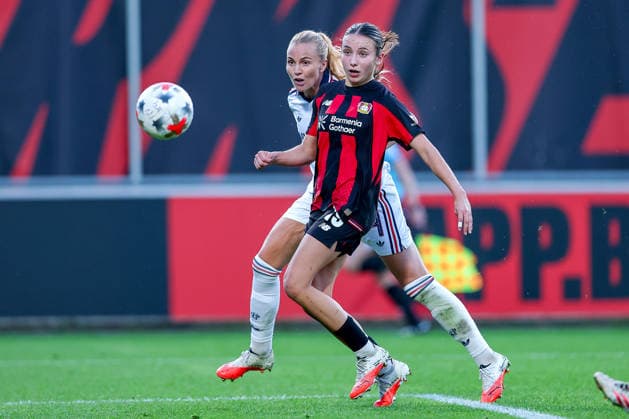September 14, 2026, Soccer, Women s Bundesliga 1, Bayer 04 Leverkusen vs. FC Bayern Munich, Matchday 4, Ulrich Haberland Stadium, 2026–27 Season: Loreen Bender of Bayer 04 Leverkusen (No. 19) in a tackle against Glodis Viggosdottir of FC Bayern Munich. DFB regulations prohibit any use of photographs as image sequences and or quasi-video. North Rhine-Westphalia, Germany