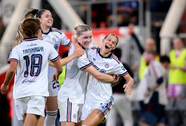 Celebration by Bayern Munich after the goal that made it 2–3; from left to right: Klara Bühl (M), goal scorer ALARA SEHITLER (M), Sarah ZADRAZIL (M), Momoko TANIKAWA (M). Soccer, Google Pixel, Women s 1. Bundesliga, Matchday 4, Bayer 04 Leverkusen (LEV) vs. FC Bayern Munich (M), on September 14, 2026, in Leverkusen, Germany, at Ulrich Haberland Stadium