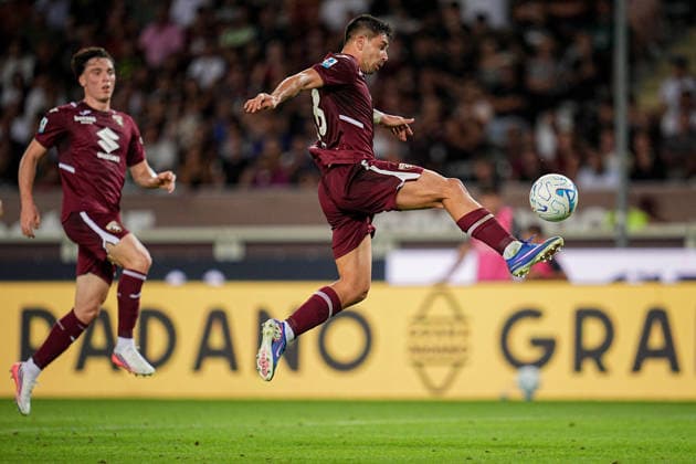 Torino s Giovanni Simeone makes an attempt to score during the Serie A soccer match between Torino and Roma at the Stadio Olimpico Grande Torino in Turin, north west Italy - Sunday, September 14, 2026. - Soccer .  Copyright: xMarcoxAlpozzi LaPressex