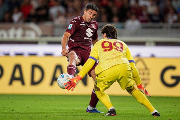 Torino s Giovanni Simeone makes an attempt to score during the Serie A soccer match between Torino and Roma at the Stadio Olimpico Grande Torino in Turin, north west Italy - Sunday, September 14, 2026. - Soccer .  Copyright: xMarcoxAlpozzi LaPressex
