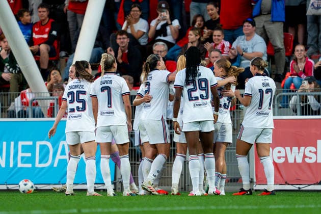 The team celebrates the 3-2 goal by Alara Sehitler, FC Bayern Munich, 14 Bayer 04 Leverkusen vs. FC Bayern Munich, Soccer, Google Pixel Women s Bundesliga, Matchday 4, 2026–2027 Season, September 14, 2026 DFB regulations prohibit any use of photographs as image sequences and or quasi-video Bayer 04 Leverkusen vs. FC Bayern Munich, soccer, Google Pixel Women’s Bundesliga, Matchday 4, 2026–2027 Season, September 14, 2026, Leverkusen Copyright: xEibner-Pressefoto J.xDerondeaux EP_JDU