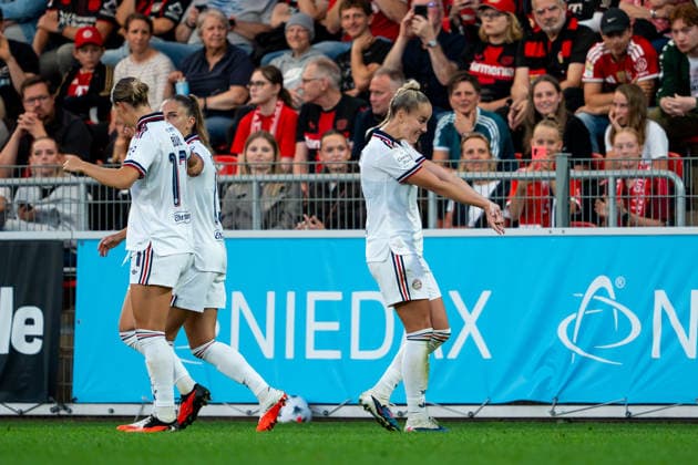 The team celebrates the 3-2 goal by Alara Sehitler, FC Bayern Munich, 14 Bayer 04 Leverkusen vs. FC Bayern Munich, Soccer, Google Pixel Women s Bundesliga, Matchday 4, 2026–2027 Season, September 14, 2026 DFB regulations prohibit any use of photographs as image sequences and or quasi-video Bayer 04 Leverkusen vs. FC Bayern Munich, soccer, Google Pixel Women’s Bundesliga, Matchday 4, 2026–2027 Season, September 14, 2026, Leverkusen Copyright: xEibner-Pressefoto J.xDerondeaux EP_JDU