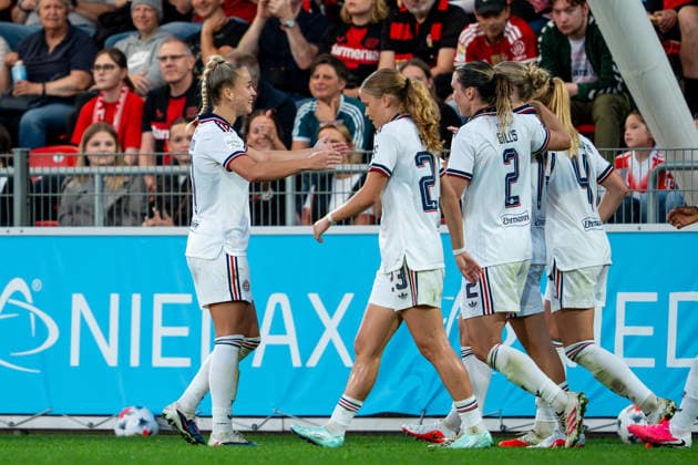 The team celebrates the 3-2 goal by Alara Sehitler, FC Bayern Munich, 14 Bayer 04 Leverkusen vs. FC Bayern Munich, Soccer, Google Pixel Women s Bundesliga, Matchday 4, 2026–2027 Season, September 14, 2026 DFB regulations prohibit any use of photographs as image sequences and or quasi-video Bayer 04 Leverkusen vs. FC Bayern Munich, soccer, Google Pixel Women’s Bundesliga, Matchday 4, 2026–2027 Season, September 14, 2026, Leverkusen Copyright: xEibner-Pressefoto J.xDerondeaux EP_JDU