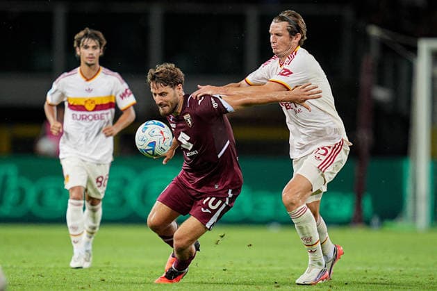 Torino s Nikola Vlasic fights for the ball with RomaÕs Marten De Roon during the Serie A soccer match between Torino and Roma at the Stadio Olimpico Grande Torino in Turin, north west Italy - Sunday, September 14, 2026. - Soccer .  Copyright: xMarcoxAlpozzi LaPressex