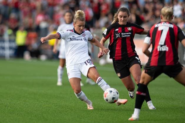 Linda Dallmann 10 of FC Bayern Munich Women clears the ball, Bayer 04 Leverkusen Women vs. FC Bayern Munich Women, Soccer, Google Pixel Women s Bundesliga, Matchday 4, 2026–2027, September 14, 2026 DFB regulations prohibit any use of photographs as image sequences and or quasi-video Leverkusen, North Rhine-Westphalia, Germany Copyright: xkolbert-press MarkusxVerwimpx