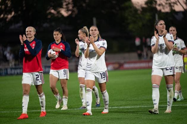 The Bayern team applauds the fans who traveled with them after the game, Bayer 04 Leverkusen Women vs. FC Bayern Munich Women, Soccer, Google Pixel Women s Bundesliga, Matchday 4, 2026–2027, September 14, 2026 DFB regulations prohibit any use of photographs as image sequences and or quasi-video Leverkusen, North Rhine-Westphalia, Germany Copyright: xkolbert-press MarkusxVerwimpx