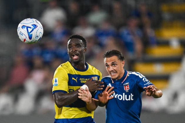 Como™s Maxence Caqueret fights for the ball during the Serie A soccer match between Como Calcio and Parma Calcio 1913 at the Giuseppe Sinigaglia stadium in Como, north Italy - September 14, 2026 - Soccer.  Copyright: xTizianoxBallabio LaPressex