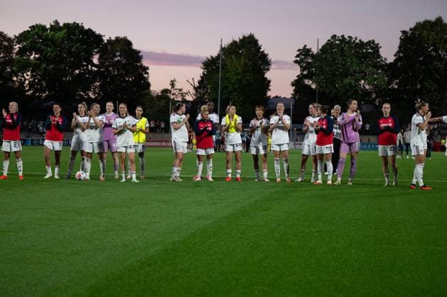 The Bayern team applauds the traveling fans after the game ends, Bayer 04 Leverkusen Women vs. FC Bayern Munich Women, Soccer, Google Pixel Women s Bundesliga, Matchday 4, 2026–2027, September 14, 2026 DFB regulations prohibit any use of photographs as image sequences and or quasi-video Leverkusen, North Rhine-Westphalia, Germany Copyright: xkolbert-press MarkusxVerwimpx
