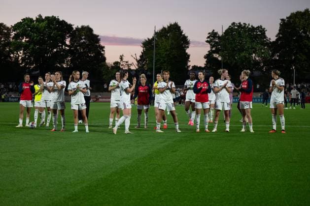 The Bayern team applauds the fans who traveled with them after the game, Bayer 04 Leverkusen Women vs. FC Bayern Munich Women, Soccer, Google Pixel Women s Bundesliga, Matchday 4, 2026–2027, September 14, 2026. DFB regulations prohibit any use of photographs as image sequences and or quasi-video. Leverkusen, North Rhine-Westphalia, Germany Copyright: xkolbert-press MarkusxVerwimpx