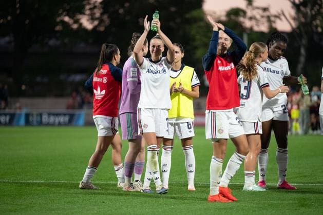 The Bayern team applauds the fans who traveled with them after the game, Bayer 04 Leverkusen Women vs. FC Bayern Munich Women, Soccer, Google Pixel Women s Bundesliga, Matchday 4, 2026–2027, September 14, 2026. DFB regulations prohibit any use of photographs as image sequences and or quasi-video. Leverkusen, North Rhine-Westphalia, Germany Copyright: xkolbert-press MarkusxVerwimpx