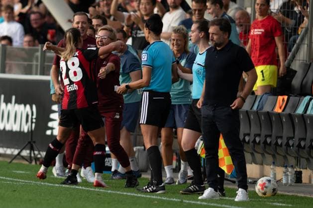 Paulina Tomasiak, No. 28, Bayer 04 Leverkusen Women, celebrates with the staff after scoring the 1–0 goal, Bayer 04 Leverkusen Women vs. FC Bayern Munich Women, Soccer, Google Pixel Women s Bundesliga, Matchday 4, 2026–2027, September 14, 2026. DFB regulations prohibit any use of photographs as image sequences and or quasi-video. Leverkusen, North Rhine-Westphalia, Germany Copyright: xkolbert-press MarkusxVerwimpx
