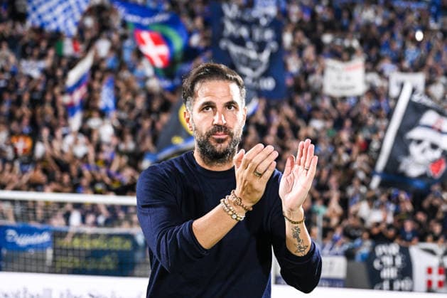 Cesc FÃ bregas, Head Coach of Calcio Como greeting the supporters at the end of the Serie A soccer match between Como Calcio and Parma Calcio 1913 at the Giuseppe Sinigaglia stadium in Como, north Italy -September 14, 2026 - Soccer.  Copyright: xTizianoxBallabio LaPressex
