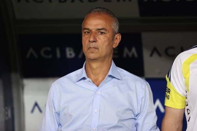 Gaziantep FK v Fenerbahce - Turkish Super Lig GAZIANTEP, TURKIYE - SEPTEMBER 14: Head coach Ismail Kartal of Fenerbahce follows the Turkish Super Lig Week 5 match between Gaziantep FK and Fenerbahce at Gaziantep Buyuksehir Stadium in Gaziantep, Turkiye, on September 14, 2026. Omer Faruk Salman Anadolu Gaziantep Turkey. Editorial use only. Please get in touch for any other usage.  Copyright: x2026xAnadoluxOmerxFarukxSalmanx